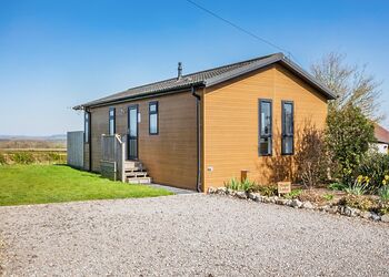 Maple Lodge - New Oaks Farm Lodges, West Lydford, Nr Glastonbury