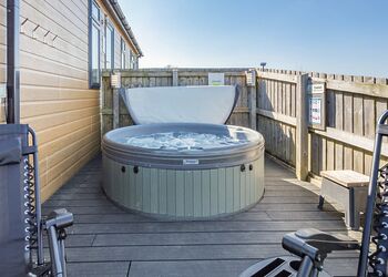 Ash Lodge - New Oaks Farm Lodges, West Lydford, Nr Glastonbury