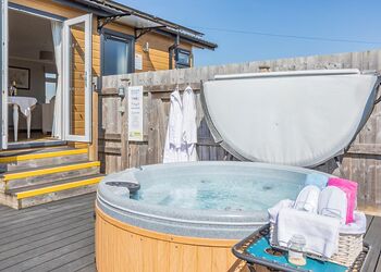 Chestnut Lodge - New Oaks Farm Lodges, West Lydford, Nr Glastonbury