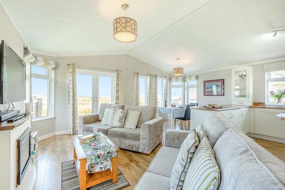 Maple Lodge - New Oaks Farm Lodges, West Lydford, Nr Glastonbury