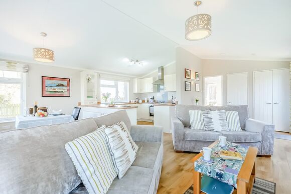 Maple Lodge - New Oaks Farm Lodges, West Lydford, Nr Glastonbury