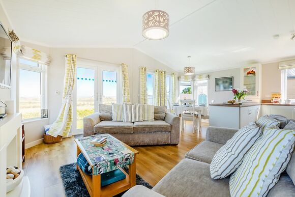 Ash Lodge - New Oaks Farm Lodges, West Lydford, Nr Glastonbury