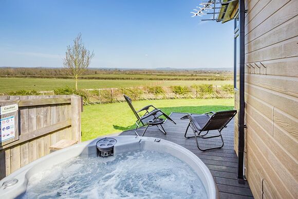 Ash Lodge - New Oaks Farm Lodges, West Lydford, Nr Glastonbury