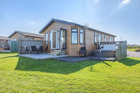 Ash Lodge - New Oaks Farm Lodges, West Lydford, Nr Glastonbury