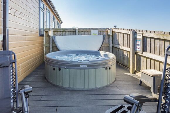 Ash Lodge - New Oaks Farm Lodges, West Lydford, Nr Glastonbury