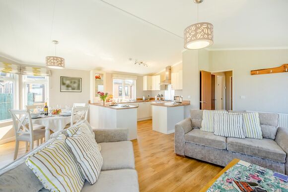 Ash Lodge - New Oaks Farm Lodges, West Lydford, Nr Glastonbury