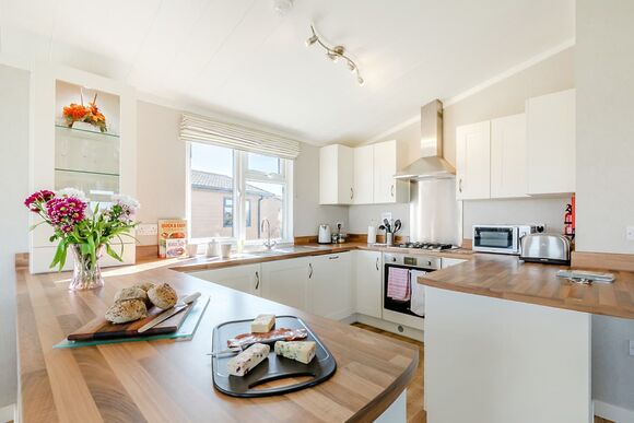 Ash Lodge - New Oaks Farm Lodges, West Lydford, Nr Glastonbury