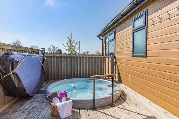 Beech Lodge - New Oaks Farm Lodges, West Lydford, Nr Glastonbury