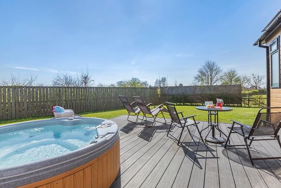 Chestnut Lodge - New Oaks Farm Lodges, West Lydford, Nr Glastonbury