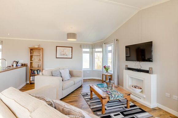 Chestnut Lodge - New Oaks Farm Lodges, West Lydford, Nr Glastonbury