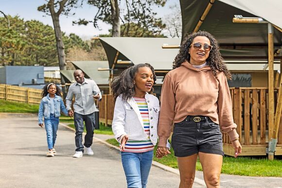 Roseland Glamping - Newquay Holiday Park, Newquay