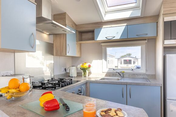 Gold 3 Bedroom Caravan, Sleeps 8 P, Gold 3 Bedroom Caravan, Sleeps 8 - Newquay Holiday Park, Newquay