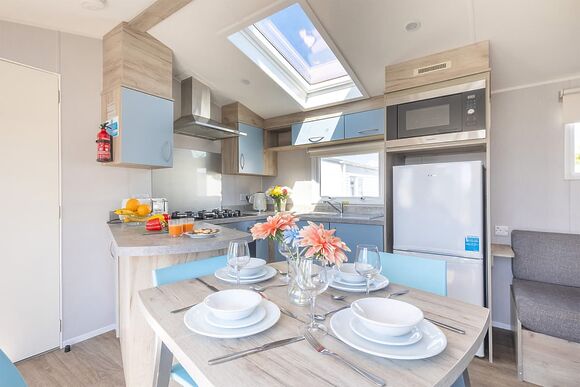 Gold Caravan with parking, ensuite & decking 8 - Newquay Holiday Park, Newquay