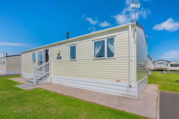 Gold Caravan with ensuite - Newquay Holiday Park, Newquay