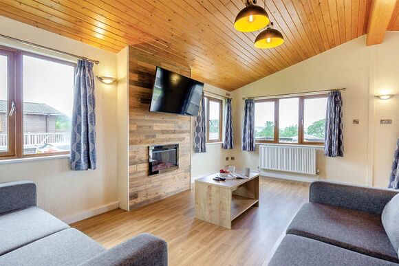 Deluxe Lodge with parking, ensuite & decking 8, Deluxe Lodge with parking, ensuite & decking 8 P - Newquay Holiday Park, Newquay