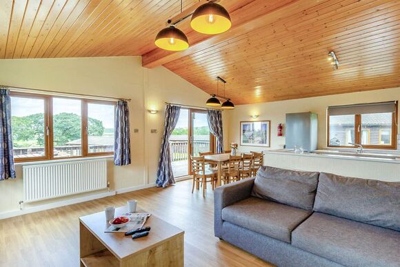 Deluxe Lodge with parking, ensuite & decking 8, Deluxe Lodge with parking, ensuite & decking 8 P - Newquay Holiday Park, Newquay