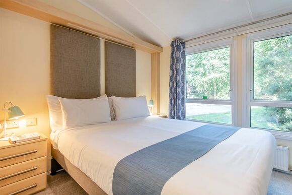 Superior Lodge with parking, ensuite & decking 4, Superior Lodge with parking, ensuite & decking P - Newquay Holiday Park, Newquay