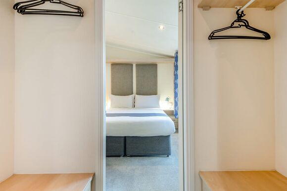 Superior Lodge with parking, ensuite & decking P, Superior Lodge with parking, ensuite & decking 4 - Newquay Holiday Park, Newquay