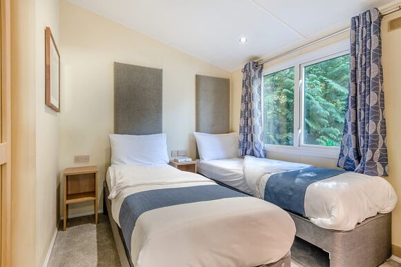 Superior Lodge with parking, ensuite & decking P, Superior Lodge with parking, ensuite & decking 4 - Newquay Holiday Park, Newquay