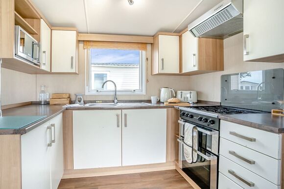 Gold Premium Caravan, parking, ensuite & decking 6, Gold Premium 3 slps  6 parking, ensuite, decking - Newquay Holiday Park, Newquay