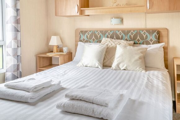 Gold Premium Caravan, parking, ensuite & decking 6, Gold Premium 3 slps  6 parking, ensuite, decking - Newquay Holiday Park, Newquay