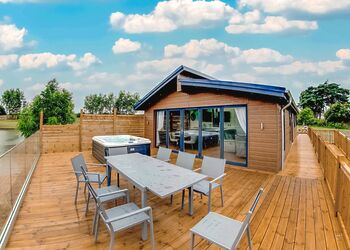 Kestrel Lodge - Noahs Retreat, Laceby