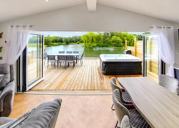 Kestrel Lodge - Noahs Retreat, Laceby