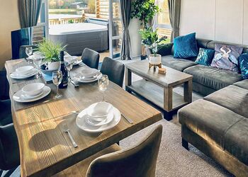 Whimbrel Lakeside Lodge - Noahs Retreat, Laceby