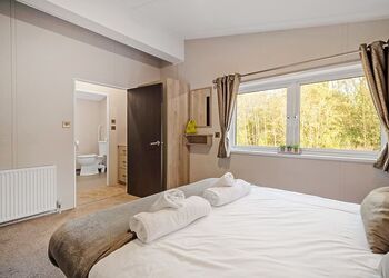 Falcon - Noahs Retreat, Laceby