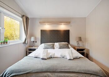 Falcon - Noahs Retreat, Laceby