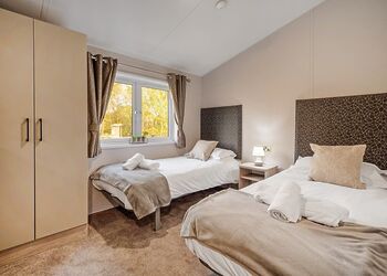 Falcon - Noahs Retreat, Laceby