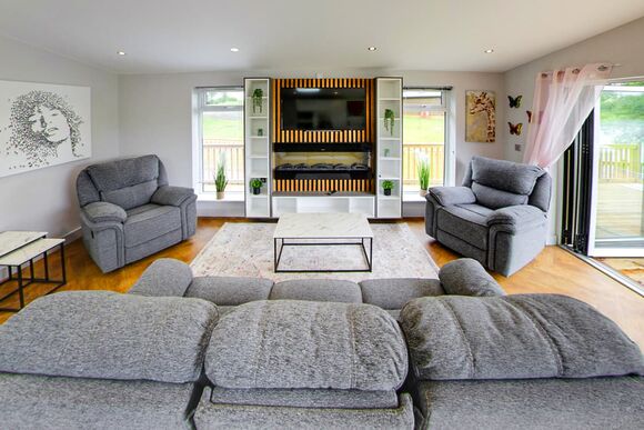 Goldfinch Lodge - Noahs Retreat, Laceby