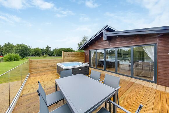 Bullfinch Lodge - Noahs Retreat, Laceby