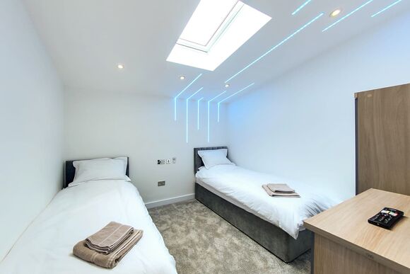 Bullfinch Lodge - Noahs Retreat, Laceby