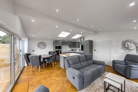 Chaffinch Lodge - Noahs Retreat, Laceby