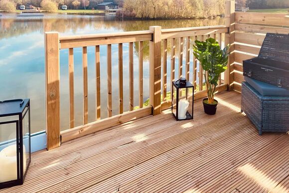 Whimbrel Lakeside Lodge - Noahs Retreat, Laceby