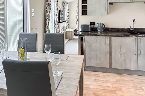 Signature Lodge - Norfolk Broads Country Park, Potter Heigham