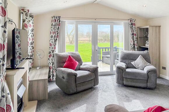 Signature Lodge - Norfolk Broads Country Park, Potter Heigham