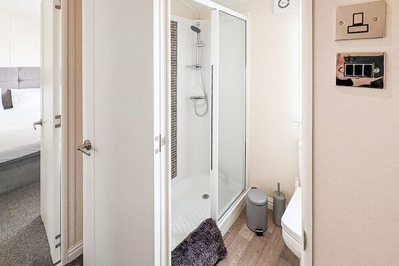 Signature Lodge - Norfolk Broads Country Park, Potter Heigham