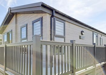 Platinum 3 bed lodge (Pet) - North Shore Holiday Park, Roman Bank, Skegness