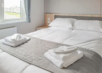 Platinum 3 bed lodge (Pet) - North Shore Holiday Park, Roman Bank, Skegness