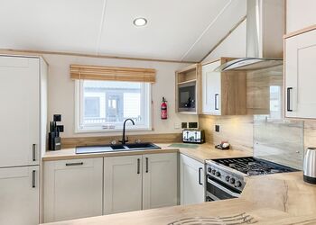 Platinum 4 bed lodge - North Shore Holiday Park, Roman Bank, Skegness