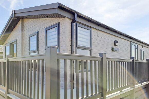Platinum 3 bed lodge (Pet) - North Shore Holiday Park, Roman Bank, Skegness