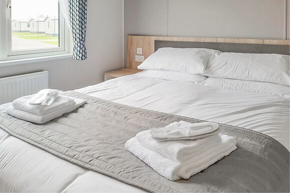 Platinum 3 bed lodge (Pet) - North Shore Holiday Park, Roman Bank, Skegness