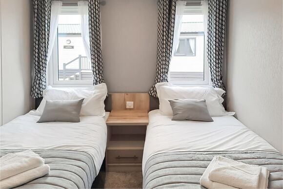 Platinum 3 bed lodge (Pet) - North Shore Holiday Park, Roman Bank, Skegness