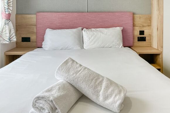 Platinum 4 bed lodge - North Shore Holiday Park, Roman Bank, Skegness