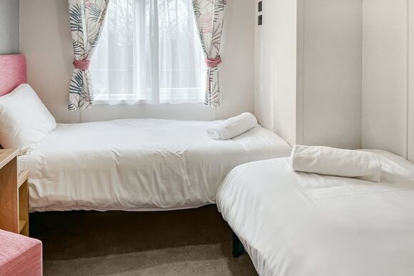 Platinum 4 bed lodge - North Shore Holiday Park, Roman Bank, Skegness