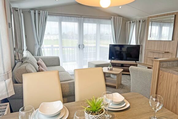 Platinum Caravan Sleeps 8 (Pet) - North Shore Holiday Park, Roman Bank, Skegness