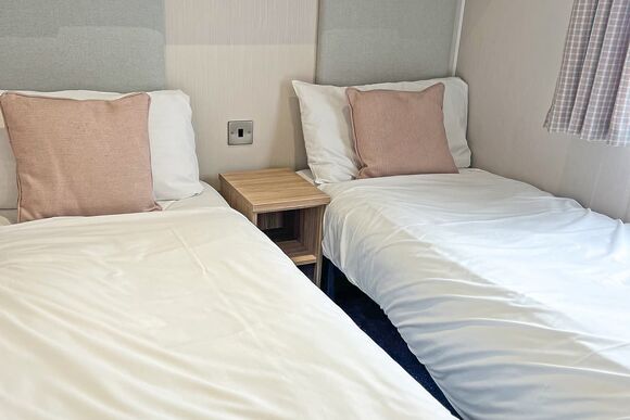 Platinum Caravan Sleeps 8 (Pet) - North Shore Holiday Park, Roman Bank, Skegness