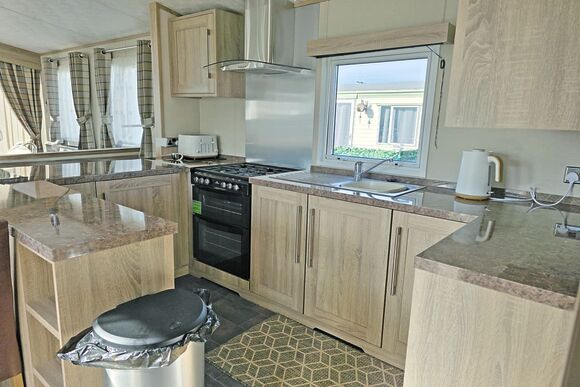 Platinum Plus Caravan (Sleeps 4) - North Shore Holiday Park, Roman Bank, Skegness